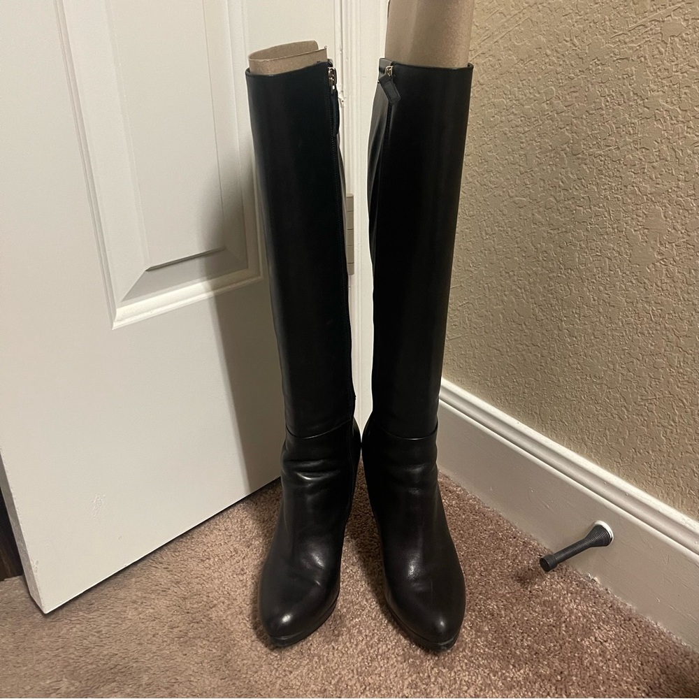Ladies Nine West tall black wide leg boot heeled to knee in size 7